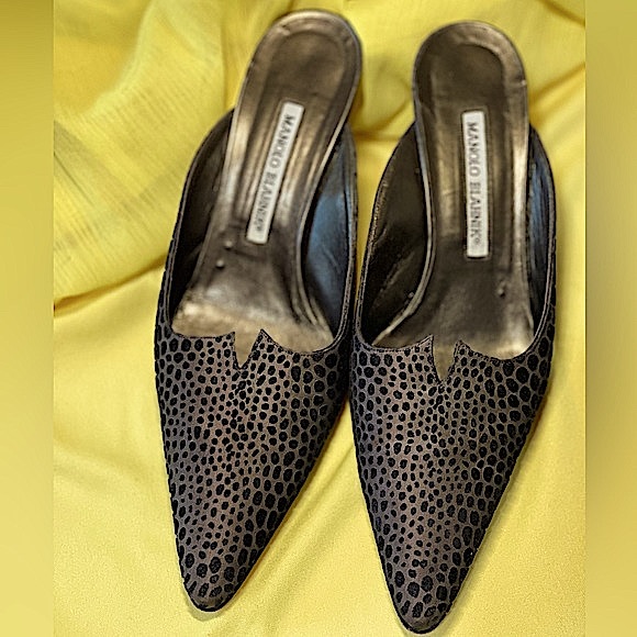 Manolo Blahnik Brown Satin and Velvet black Dots mules - Picture 11 of 13